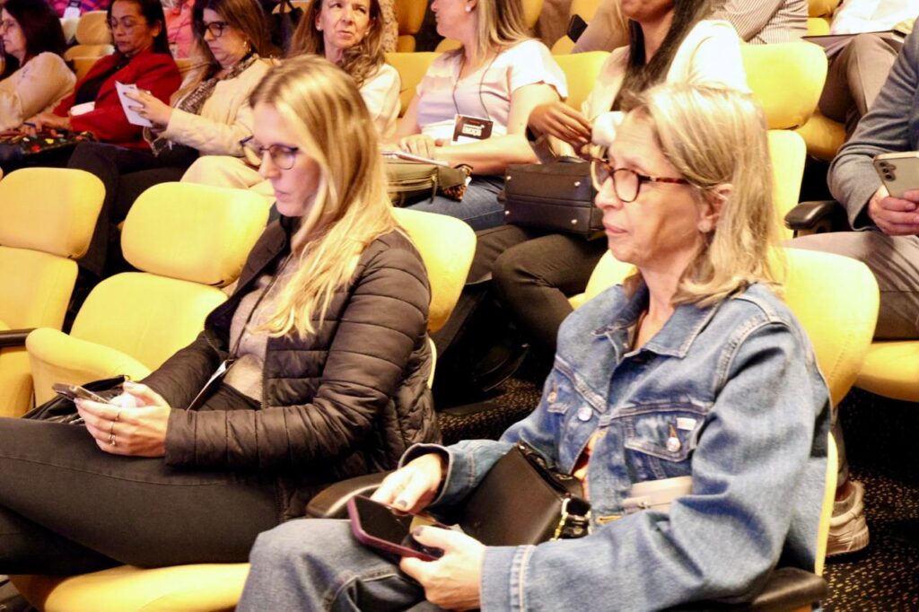 Revista Educação realiza encontro de líderes escolares com apoio da Abepar