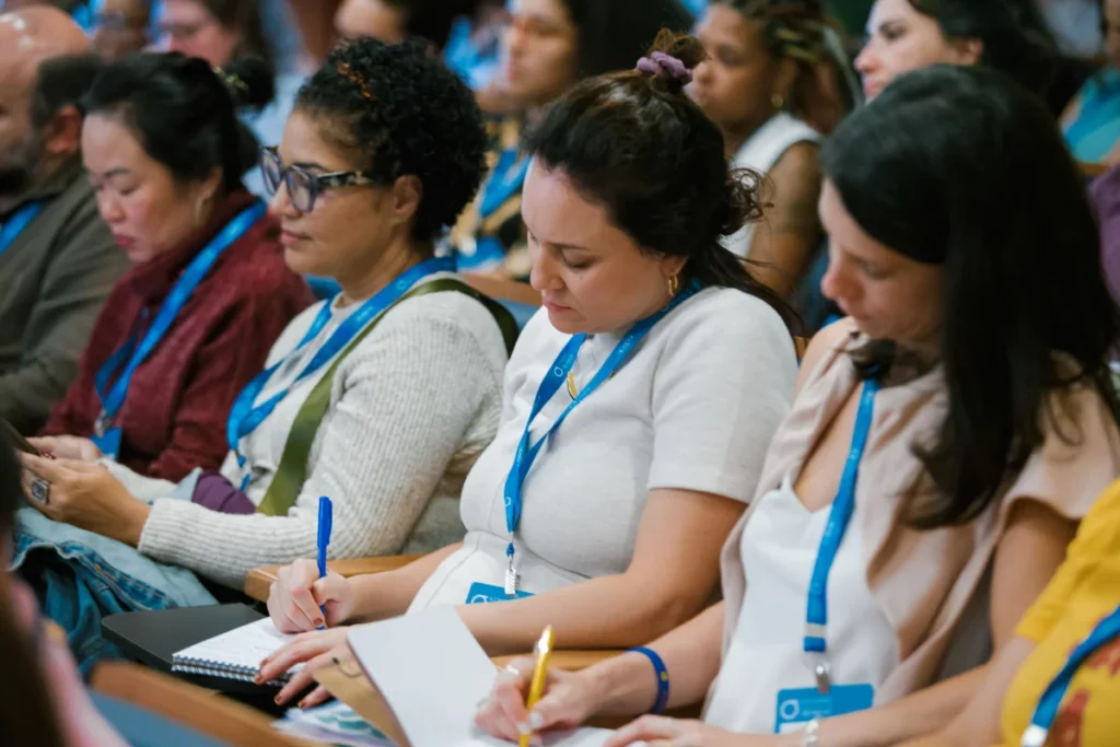 Partilha de Práticas: 22 escolas associadas mostram o que já estão fazendo com IA