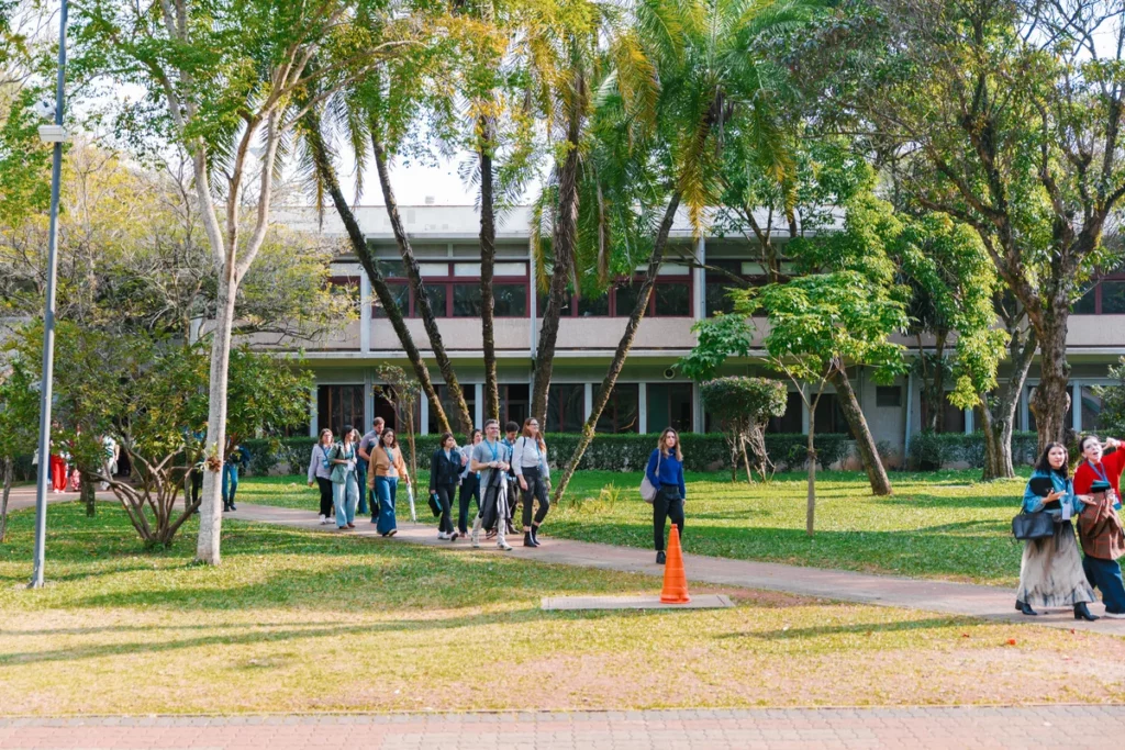 Partilha de Práticas: 22 escolas associadas mostram o que já estão fazendo com IA